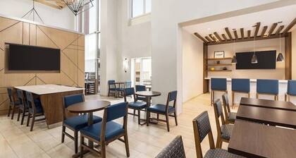 Holiday Inn Express and Suites Tuscaloosa University an IHG Hotel