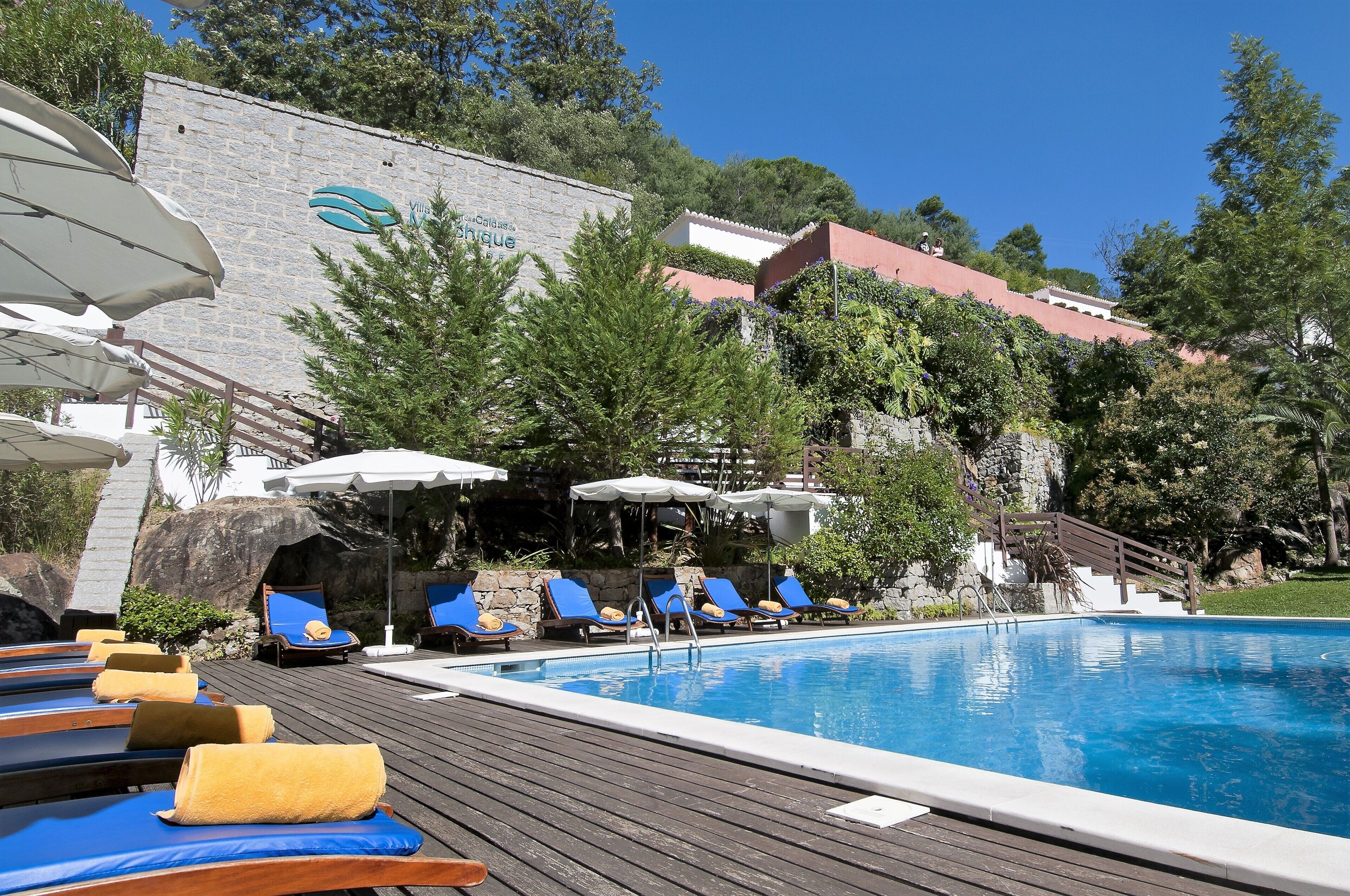 Piscine couverte, piscine extérieure