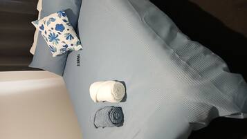 3 slaapkamers, een strijkplank/strijkijzer, beddengoed