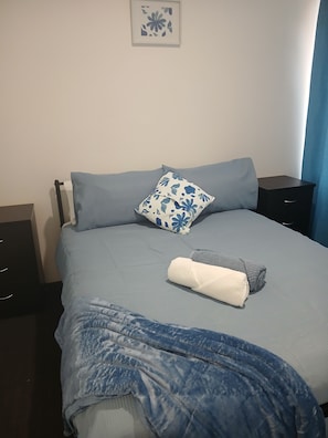 3 chambres, fer et planche à repasser, draps fournis