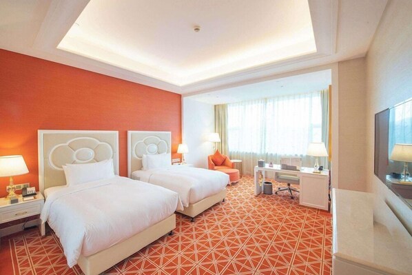 A hotel room with two beds, a desk, a chair, and a television. - Howard Johnson Plaza By Wyndham Ningbo (Ningbo)