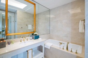 Free toiletries, hair dryer - Howard Johnson Plaza By Wyndham Ningbo (Ningbo)