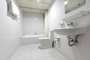 Bathroom - Oyo 117 Majestic Hotel (Muscat)