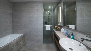Bathroom - Holiday Inn Express Xichang City Center (Liangshan Yi)