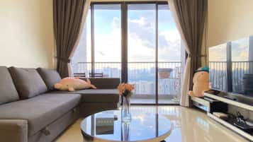 Superior Apartment, 4 Bedrooms, Balcony, City View | Living area