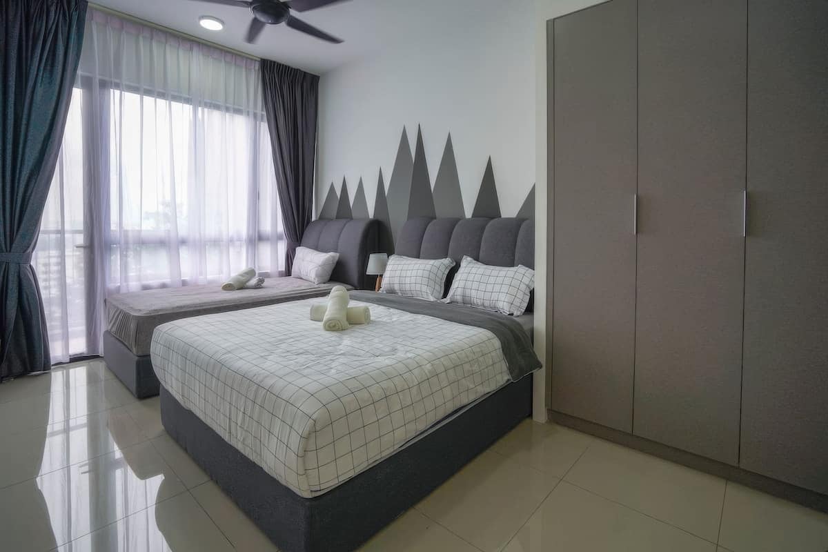 Căn hộ Superior, 3 phòng ngủ, ban công, quang cảnh thành phố | Bàn, bàn ủi/dụng cụ ủi quần áo, truy cập Internet không dây miễn phí
