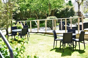 Outdoor dining - Hotel Des Sables Dor (Cucq)
