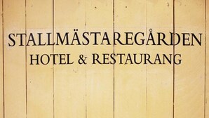 A sign for Stallmästaregarden Hotel & Restaurant.