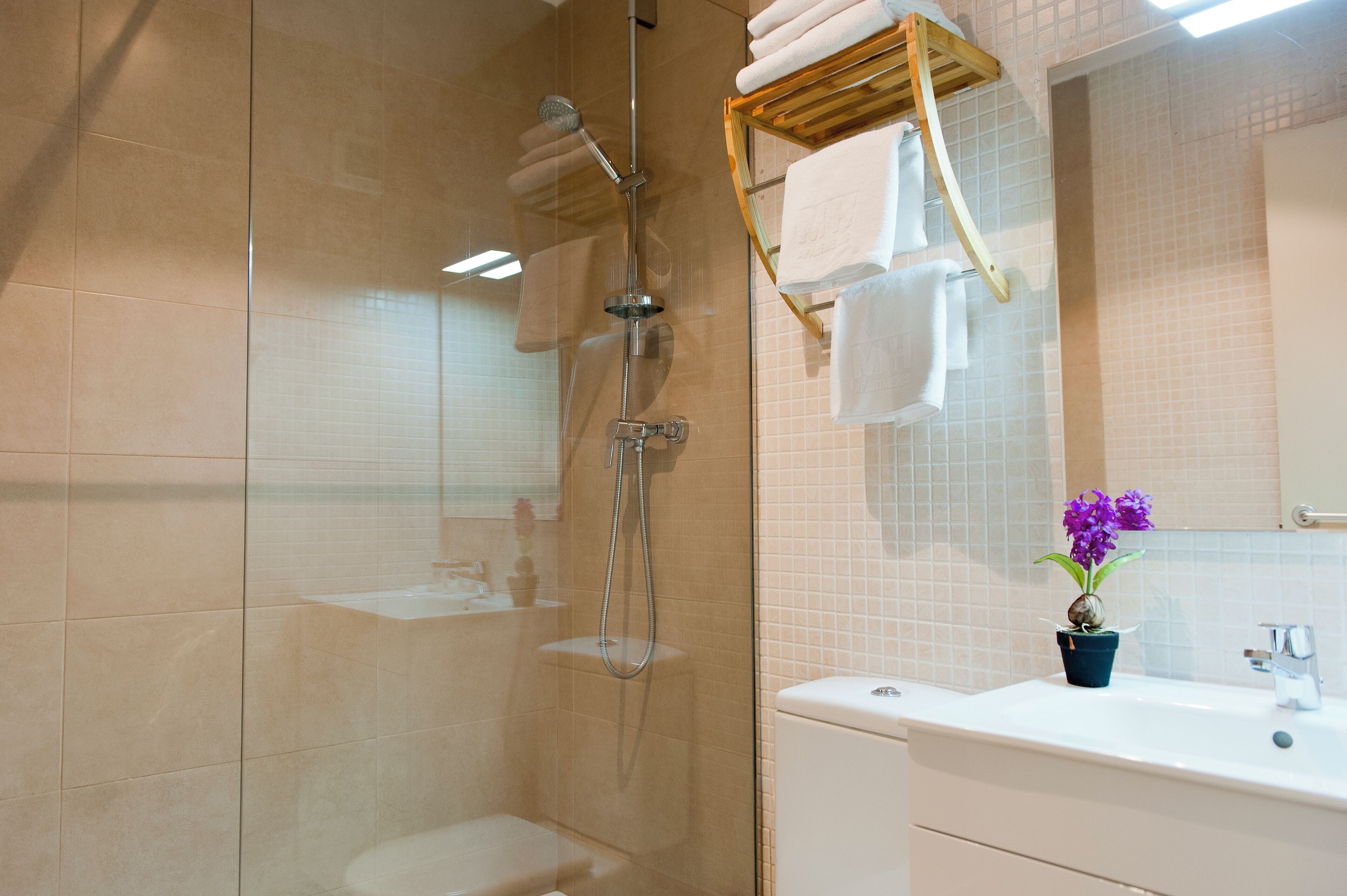In-room safe, soundproofing