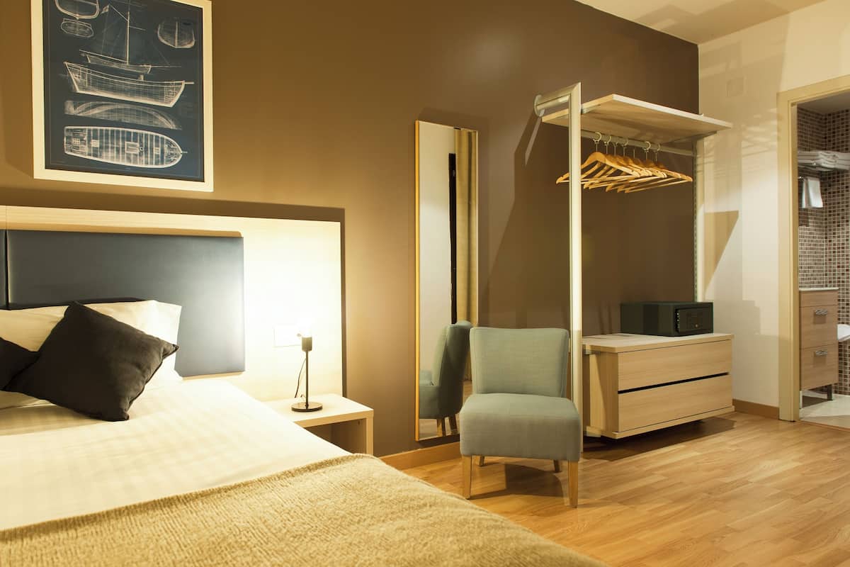 In-room safe, soundproofing