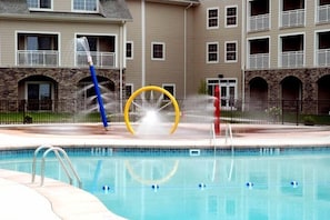 Pool - The Lodge At Geneva On The Lake (Geneva)