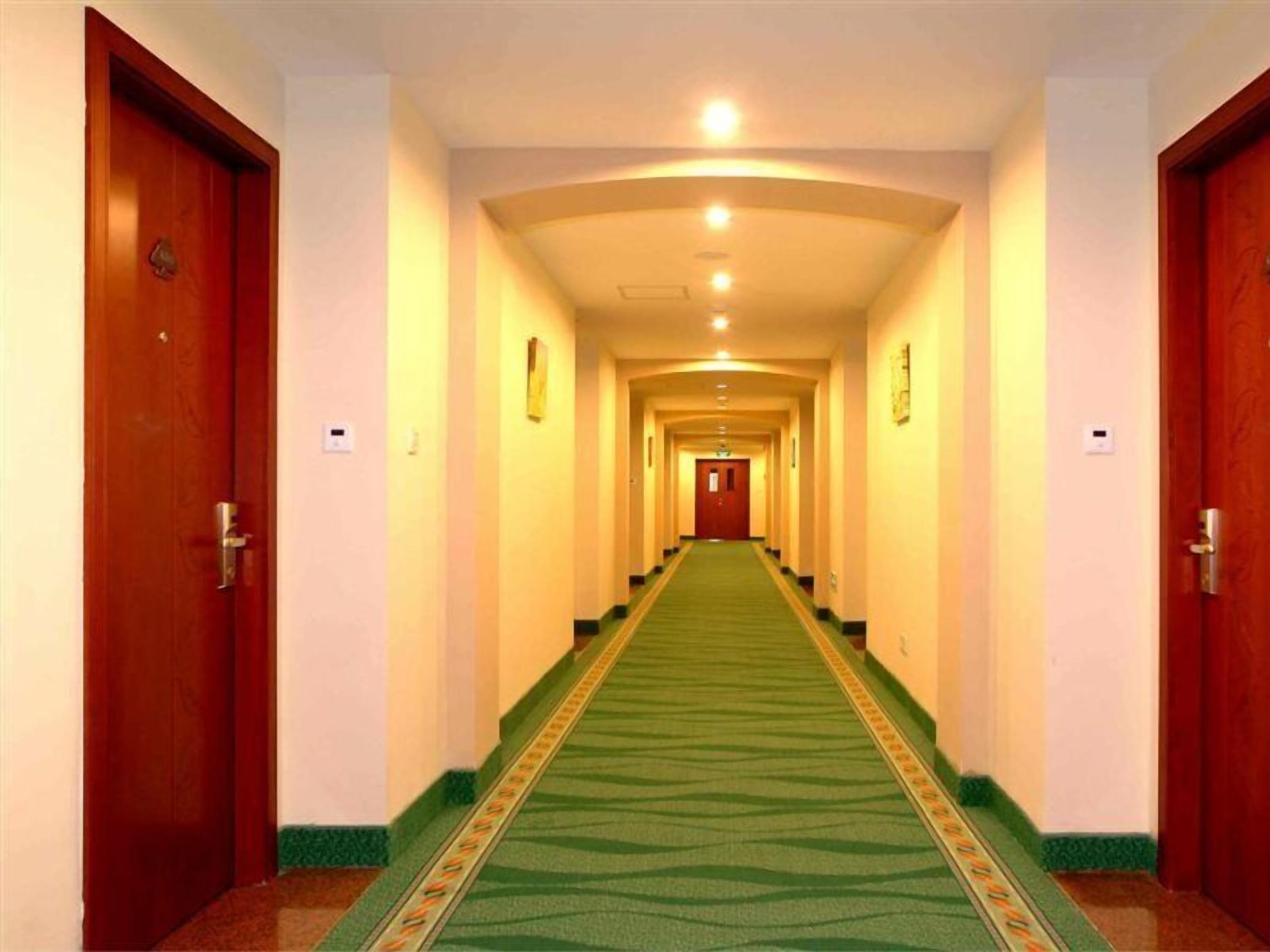 المنشأة من الداخل