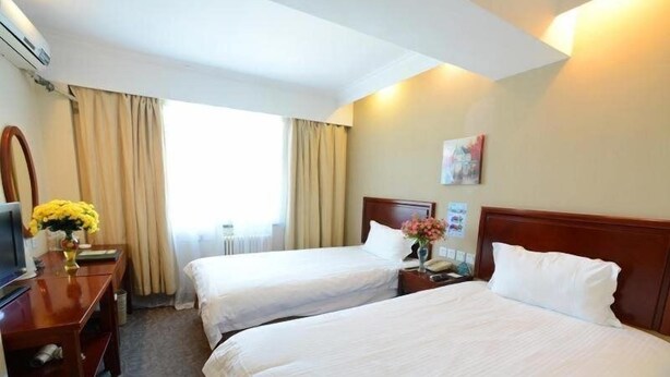 A hotel room with two single beds, a desk with a chair, a TV, and a window with curtains. - Greentree Inn Shangqiu Suiyang Avenue Hotel (Shangqiu)