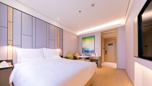 A modern hotel room with a large bed, bedside tables, a desk, and a large window. - JI Hotel Shanghai Hongqiao Airport (Shanghai)