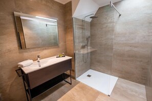 Bathroom - Haras de la Potardiere (Crosmieres)