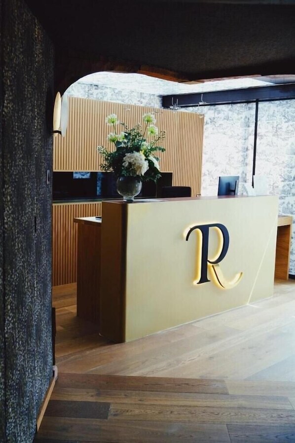 Lobby - Hotel Restaurant Le Relais de la Poste (La Wantzenau)