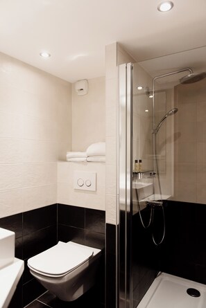 Bathroom - Hotel Restaurant Le Relais de la Poste (La Wantzenau)