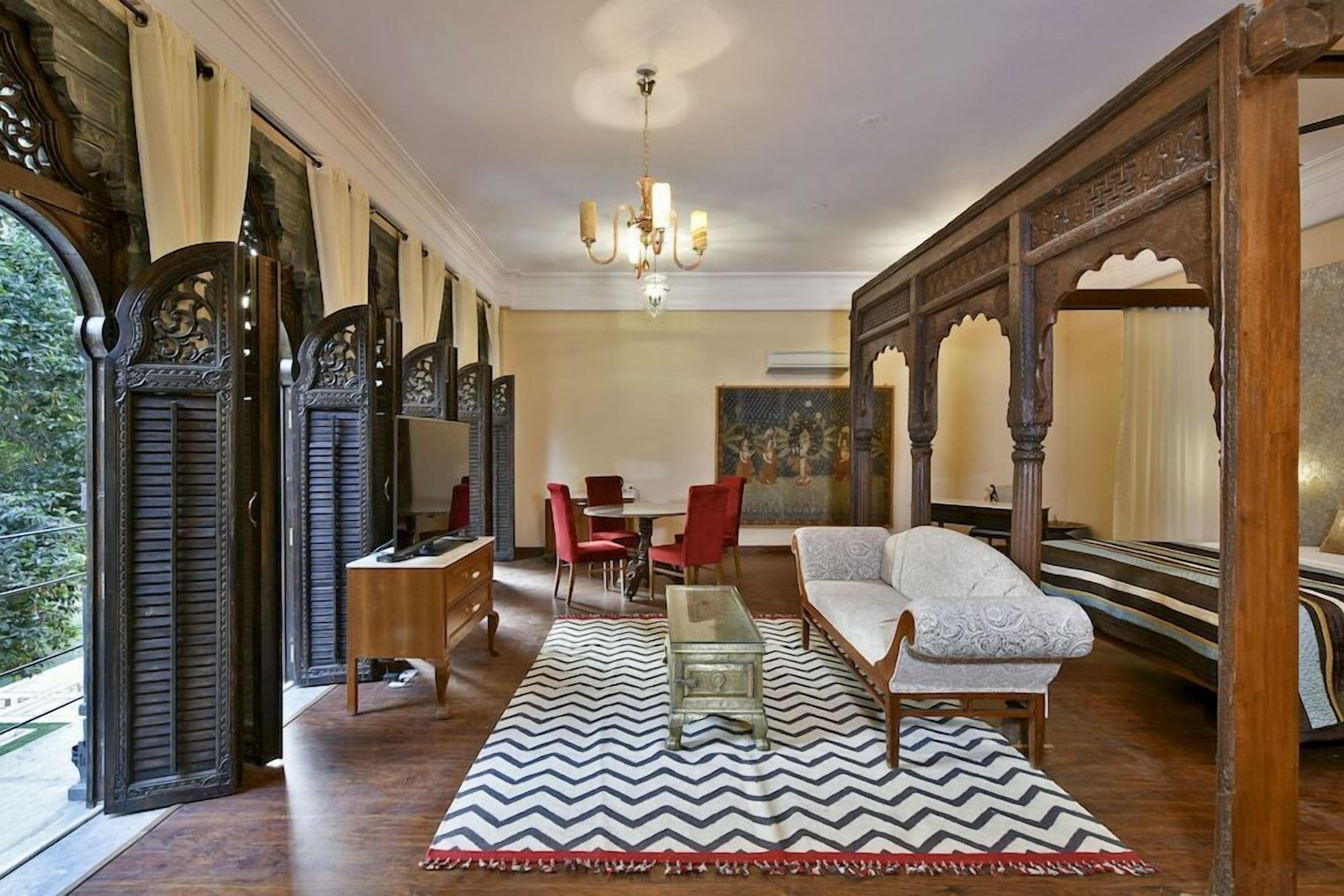 المنشأة من الداخل