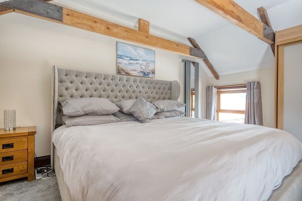 4 bedrooms, iron/ironing board, free WiFi, bed sheets