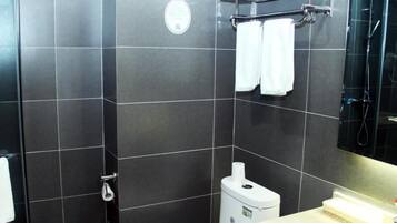 Bathroom | Free toiletries, hair dryer, slippers