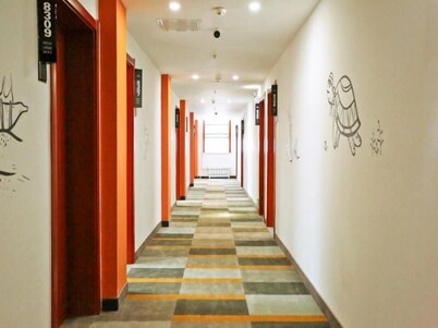 Shell Xinzhou Xinfu District Railway Station Hotel