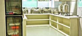 Shell Xinzhou Xinfu District Railway Station Hotel