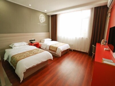 Shell Xinzhou Xinfu District Railway Station Hotel