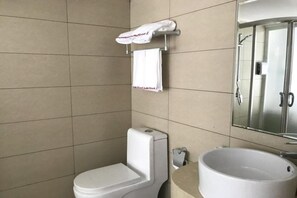 Bathroom - Shell Shanghai Minhang District Wenjing Road Metro Station Hotels (Shanghai)