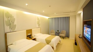A hotel room with two beds, a TV, a desk, and a chair. - Greentree Inn Liaocheng Xinxian Bus Business Hotel (Liaocheng)