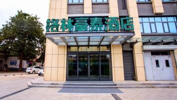 تفاصيل الفندق من الخارج