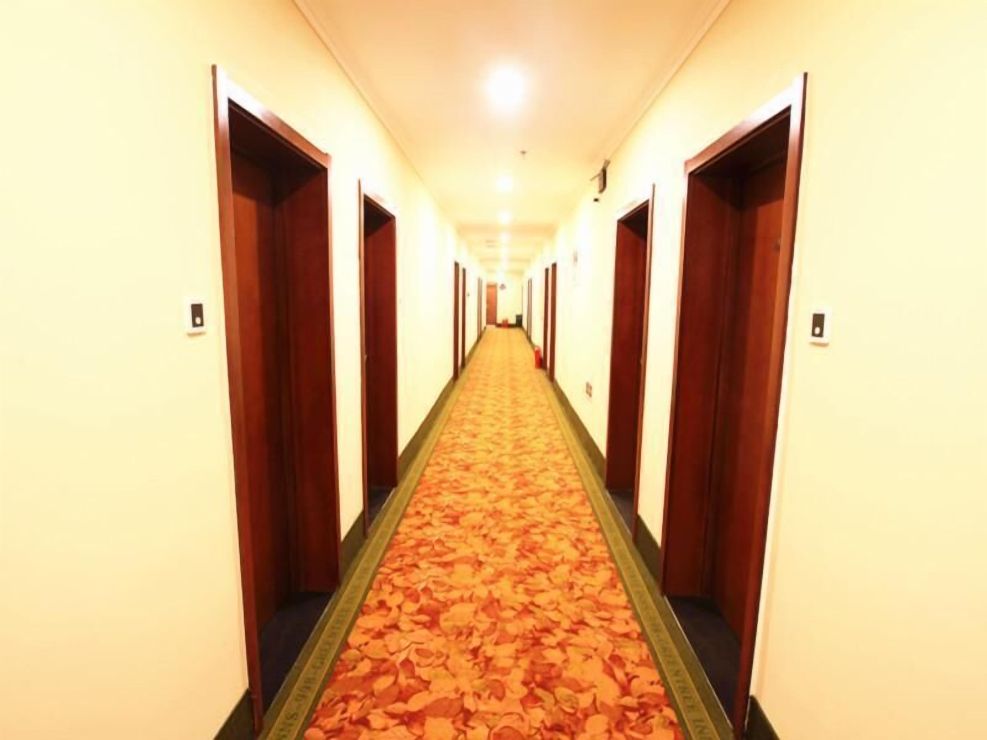 المنشأة من الداخل