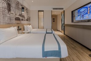 A hotel room with two beds, a TV on the wall, and a mural of a bridge. - City Comfort Inn Foshan Gaoming Huaying Square Hotel (Foshan)