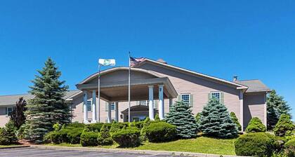 Quality Inn and Suites Schoharie Near Howe Caverns NY