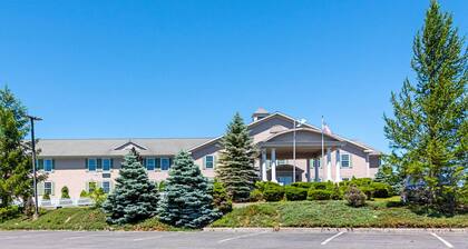 Quality Inn and Suites Schoharie Near Howe Caverns