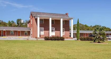 Rodeway Inn and Suites Walhalla SC