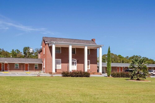 Rodeway Inn and Suites Walhalla SC