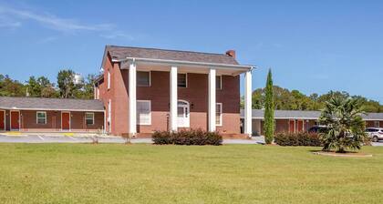 Rodeway Inn and Suites Walhalla SC