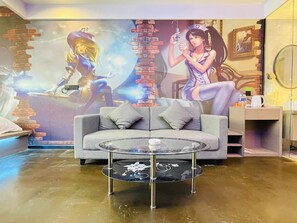 A modern living room with a grey sofa, a glass coffee table, and a mural on the wall. - Greentree Inn Anhui Suzhou Yongqiao Qiongyun Market (Suzhou)