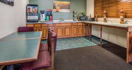 Rodeway Inn and Suites Dublin GA