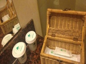 Bathroom amenities