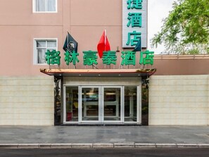 Exterior detail - Greentree Inn Beijing Tongzhou District Maju Bridge No.2 Bridge Express Hotel (Beijing)