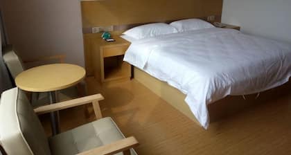 Greentree Inn Qingdao Jiaozhou Jiaoping Road Aviation Industry Park Express Hotel