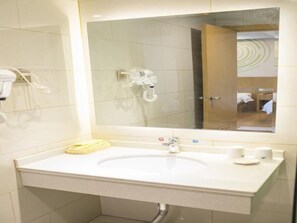 Bathroom - Greentree Inn Qingdao Jiaozhou Jiaoping Road Aviation Industry Park Express Hotel (Qingdao)