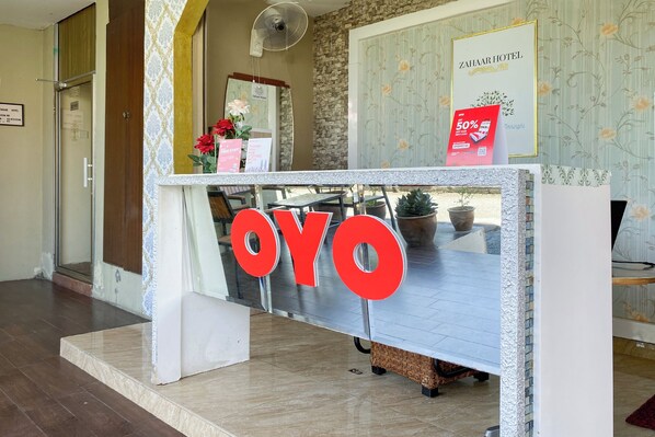 Lobby - OYO 90159 Zahaar Hotel (George Town)