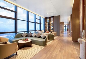 Living area - Hualuxe Qingdao Licang, an IHG Hotel (Qingdao)