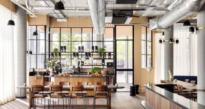 Turing Locke, Eddington