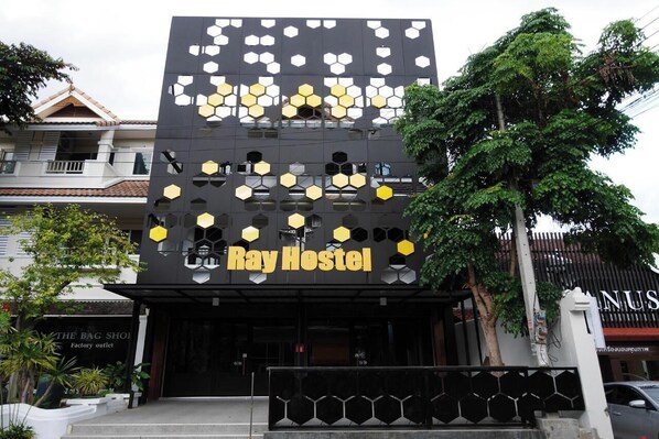 Exterior - Ray Hostel (Chiang Mai)