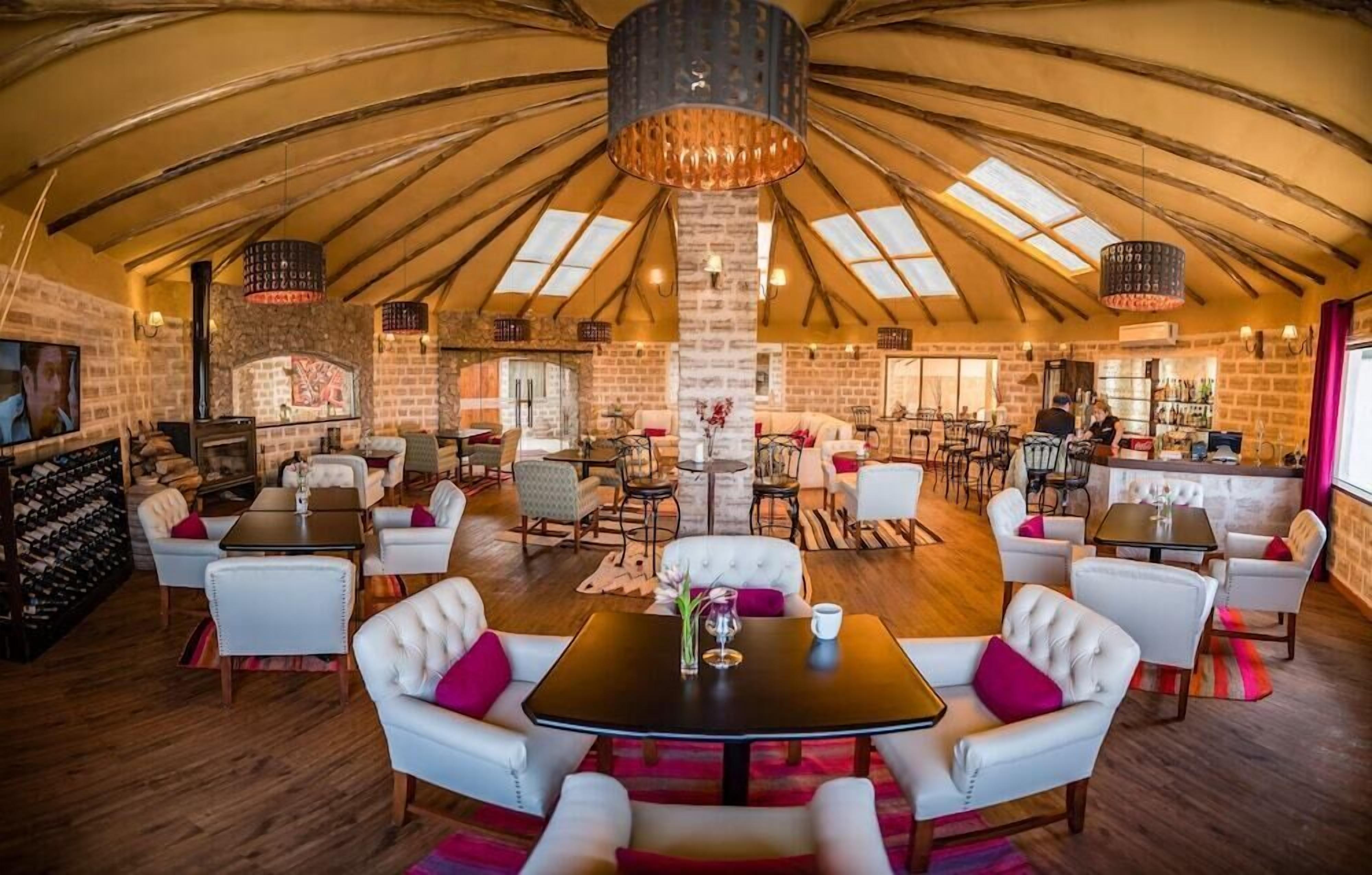 Bar (trong khuôn viên)