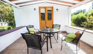 Outdoor dining - Casa Flor de Mayo (Tepoztlán)