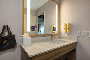 Bathroom - Tru by Hilton Galveston, TX (Galveston)